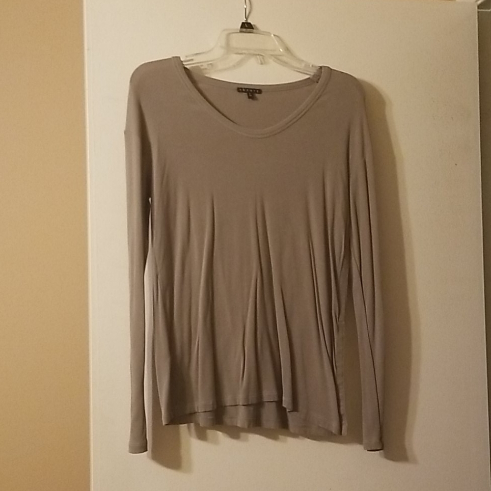 Theory long sleeve tee.